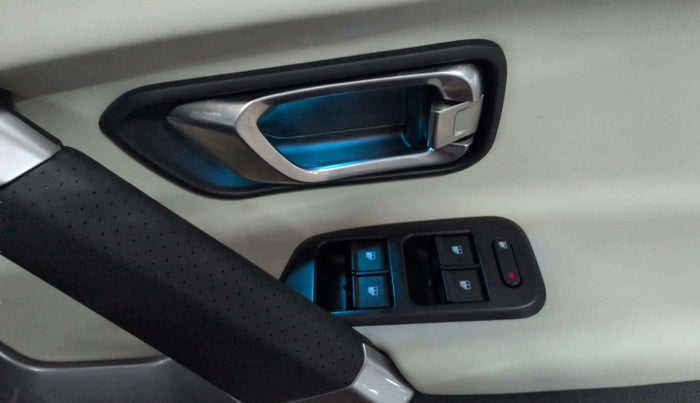 2021 Tata Safari XZA PLUS, Diesel, Automatic, 39,464 km, Driver Side Door Panels Control