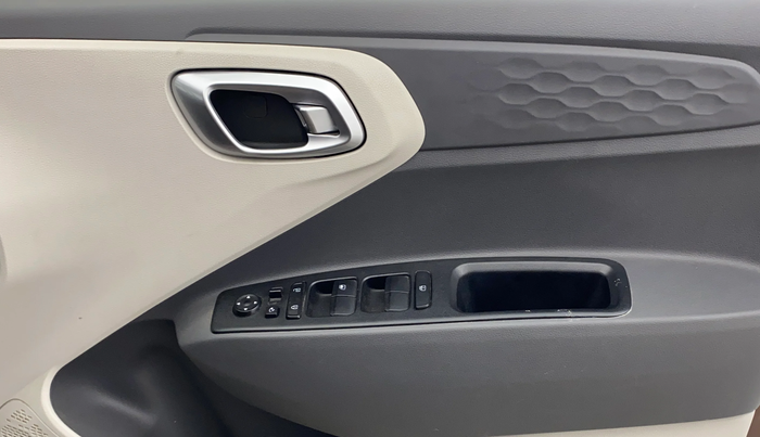 2020 Hyundai AURA SX PLUS 1.2 AMT, Petrol, Automatic, 27,743 km, Driver Side Door Panels Control