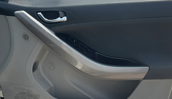 2018 Tata NEXON XZ PLUS DIESEL, Diesel, Manual, 74,066 km, Driver Side Door Panels Control