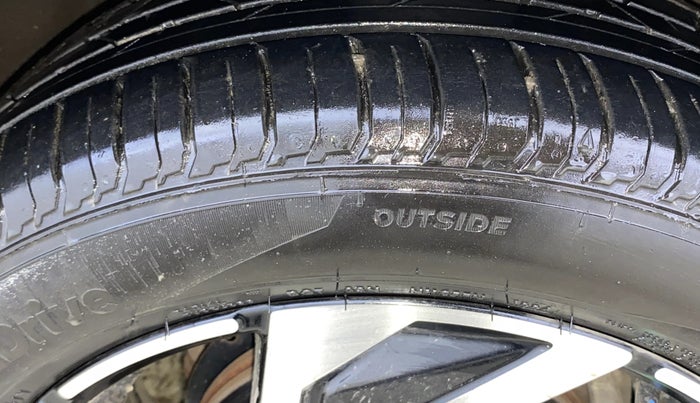 2024 Hyundai NEW I20 ASTA (O) 1.2 IVT, Petrol, Automatic, 4,262 km, Right Front Tyre Tread