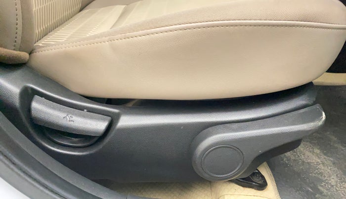 2019 Hyundai Xcent SX 1.2, Petrol, Manual, 35,829 km, Driver Side Adjustment Panel