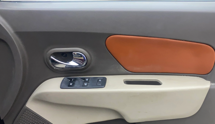 2015 Renault Lodgy 85 PS RXZ, Diesel, Manual, 1,37,572 km, Driver Side Door Panels Control