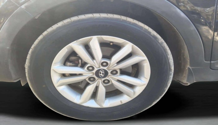 2015 Hyundai Creta SX PLUS AT 1.6 DIESEL, Diesel, Automatic, 1,35,334 km, Left Front Wheel