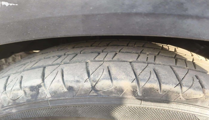 2015 Hyundai Creta SX PLUS AT 1.6 DIESEL, Diesel, Automatic, 1,35,334 km, Right Front Tyre Tread