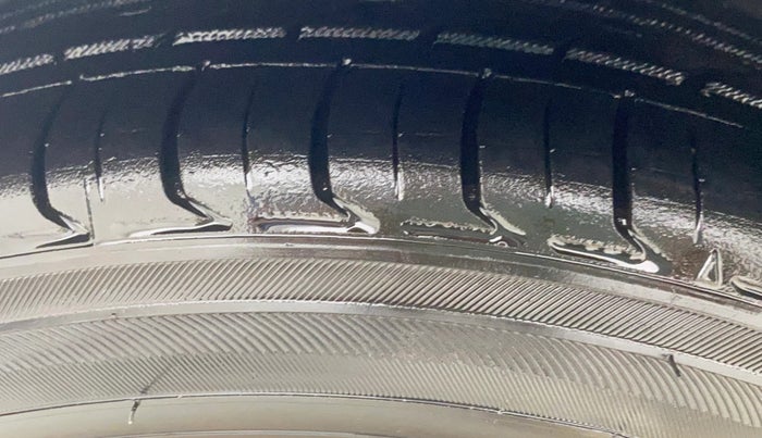 2020 Tata Tiago XZ PLUS PETROL, Petrol, Manual, 86,516 km, Left Front Tyre Tread