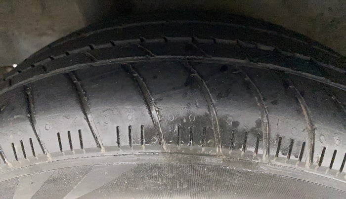 2012 Honda Brio S MT, Petrol, Manual, 82,146 km, Right Rear Tyre Tread