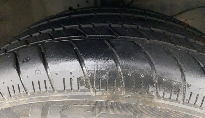 2012 Honda Brio S MT, Petrol, Manual, 82,146 km, Right Front Tyre Tread