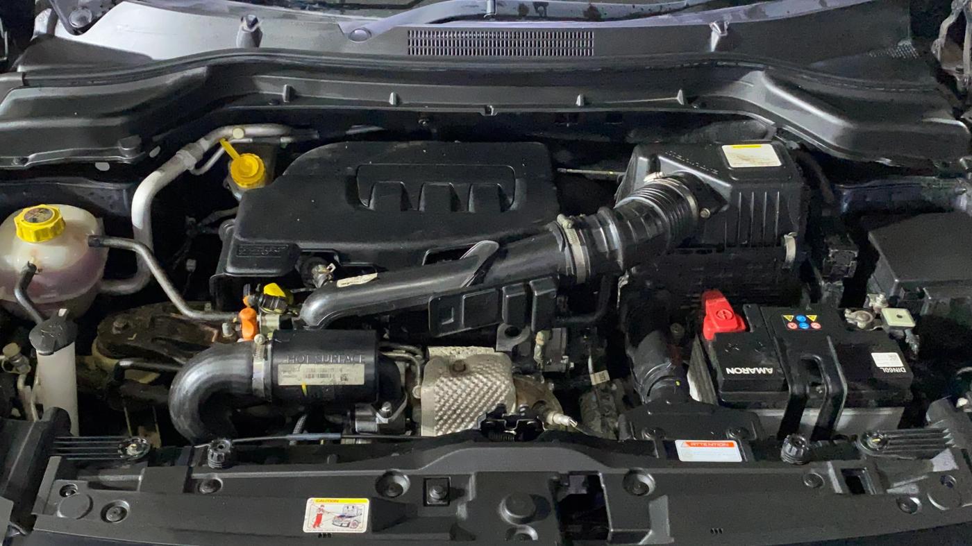 2024 Mahindra XUV300 W8 1.2 PETROL, Petrol, Manual, 1,084 km, Engine View
