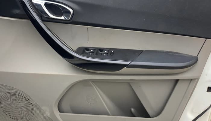 2017 Tata Tiago XZ PETROL, Petrol, Manual, 92,746 km, Driver Side Door Panels Control
