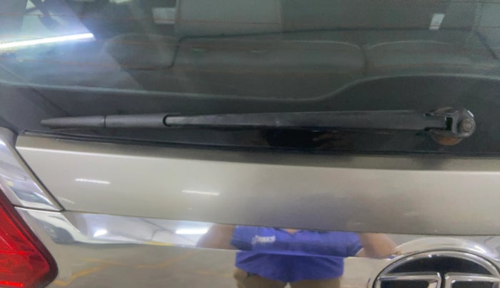 2017 Tata Hexa XT 4X2 7 STR, Diesel, Manual, 1,35,773 km, Rear Wiper