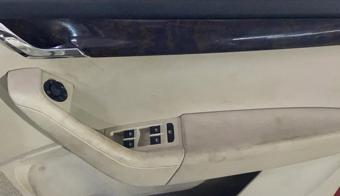 2016 Skoda Octavia STYLE PLUS AT 1.8 TSI, Petrol, Automatic, 53,253 km, Driver Side Door Panels Control