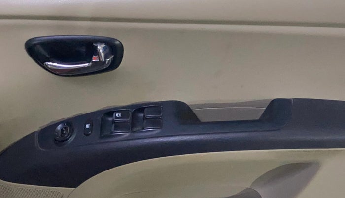 2013 Hyundai i10 MAGNA 1.2, Petrol, Manual, 74,188 km, Driver Side Door Panels Control