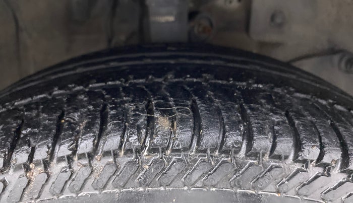 2012 Honda Brio V MT, Petrol, Manual, 90,184 km, Right Front Tyre Tread