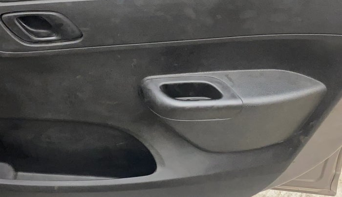 2017 Renault Kwid RXT 1.0 AMT, Petrol, Automatic, 74,010 km, Driver Side Door Panels Control