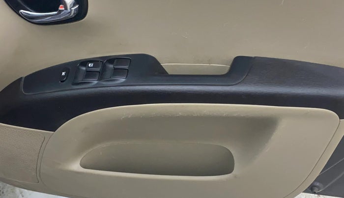 2015 Hyundai i10 SPORTZ 1.1, Petrol, Manual, 84,321 km, Driver Side Door Panels Control