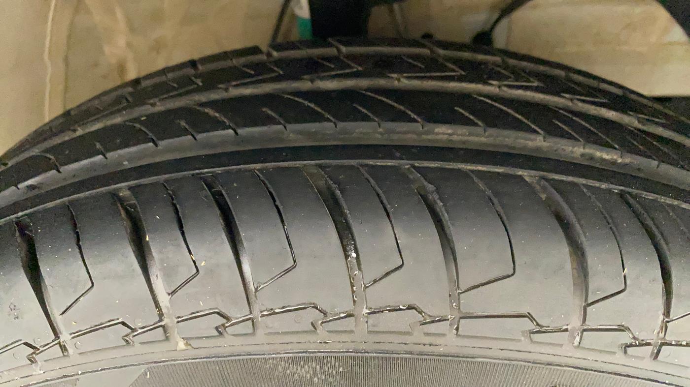2023 Maruti Swift VXI, Petrol, Manual, 10,050 km, Right Front Tyre Tread