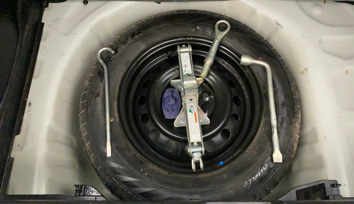 2023 Maruti Swift VXI, Petrol, Manual, 10,050 km, Dicky (Boot door) - Jack missing