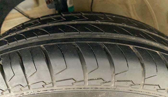 2023 Maruti Swift VXI, Petrol, Manual, 10,050 km, Left Front Tyre Tread