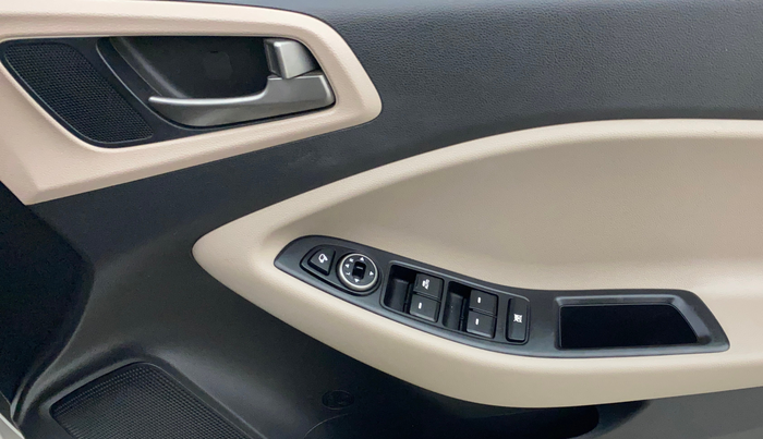 2017 Hyundai Elite i20 ASTA 1.2 (O), Petrol, Manual, 33,644 km, Driver Side Door Panels Control