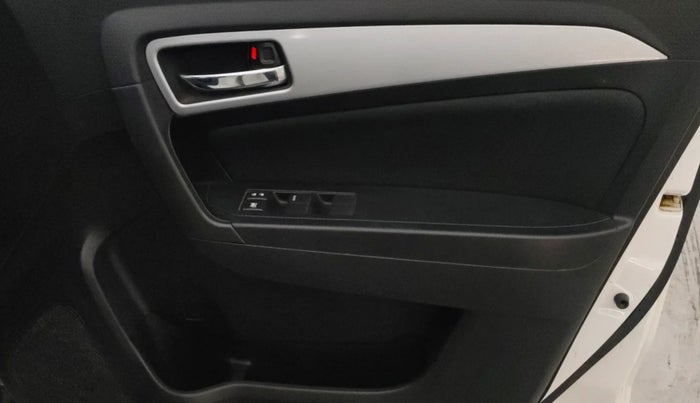 2022 Maruti BREZZA ZXI, Petrol, Manual, 15,886 km, Driver Side Door Panels Control