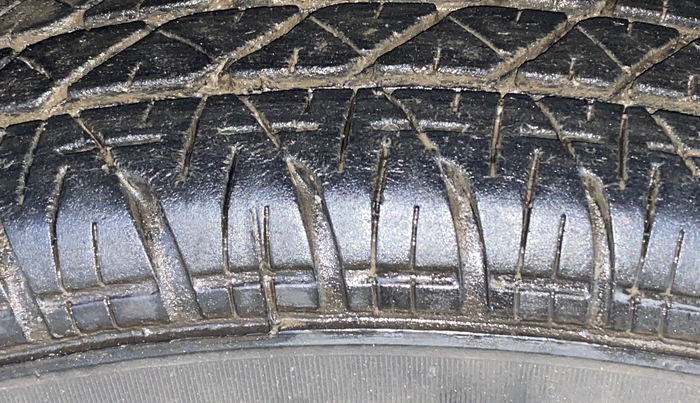 2016 Maruti Swift Dzire VDI, Diesel, Manual, 97,618 km, Left Front Tyre Tread