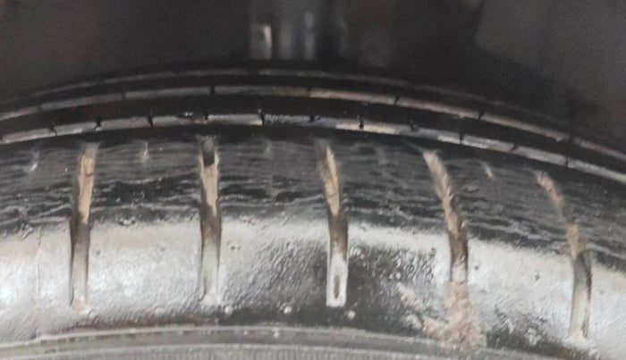 2020 Toyota Glanza V, Petrol, Manual, 56,794 km, Right Front Tyre Tread