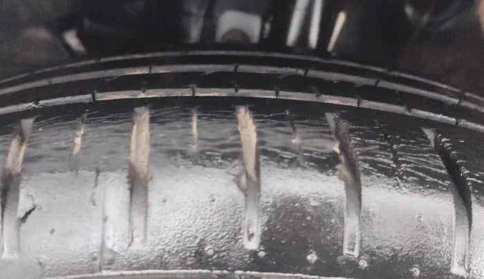 2020 Toyota Glanza V, Petrol, Manual, 56,794 km, Left Front Tyre Tread