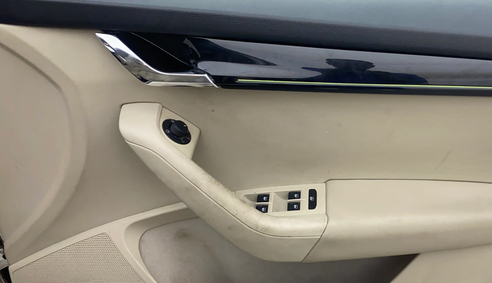 2017 Skoda Octavia 2.0 TDI L&K AT, Diesel, Automatic, 69,518 km, Driver Side Door Panels Control