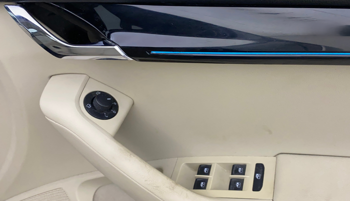 2019 Skoda Octavia L&K 1.8 TSI AT, Petrol, Automatic, 48,040 km, Driver Side Door Panels Control