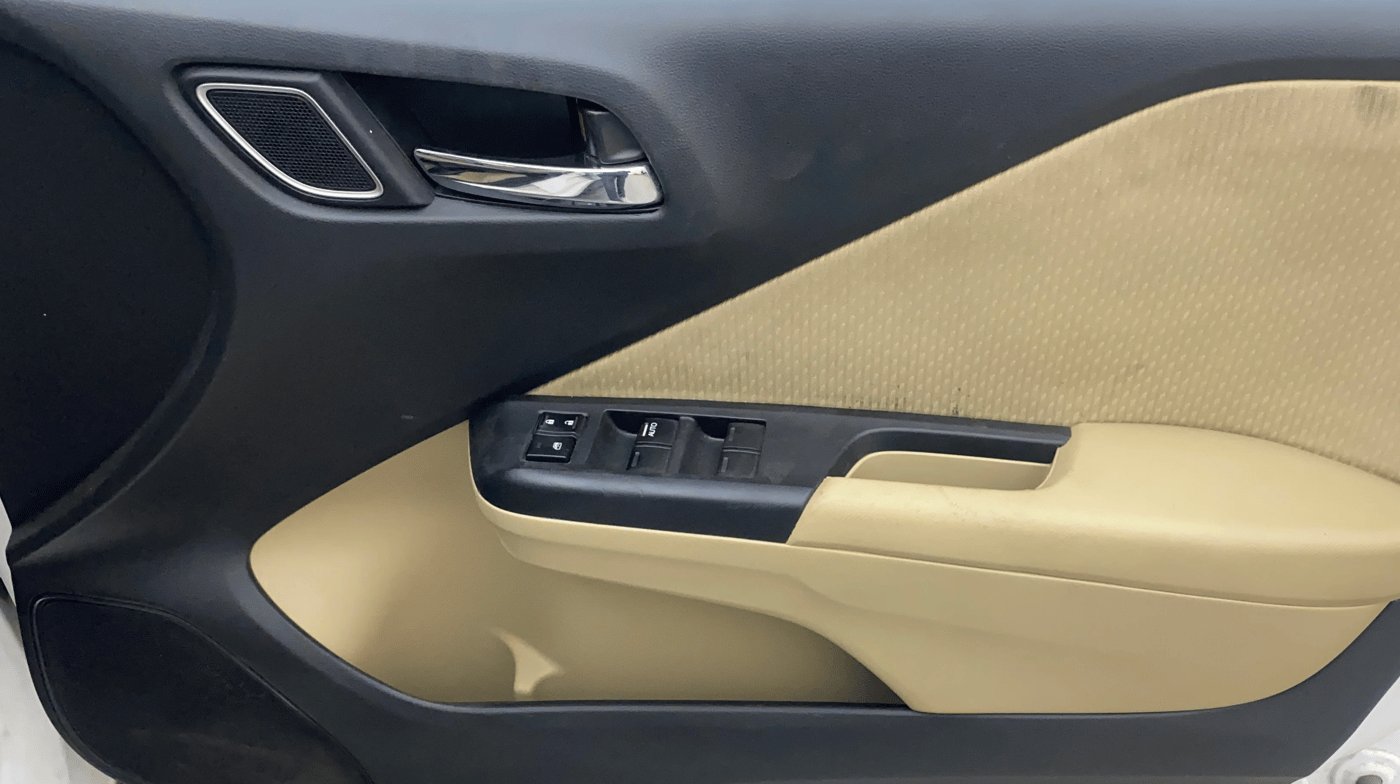 2018 Honda City 1.5L I-VTEC V MT, Petrol, Manual, 1,07,457 km, Driver Side Door Panels Control
