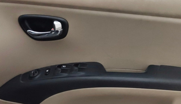 2013 Hyundai i10 SPORTZ 1.2, Petrol, Manual, 80,052 km, Driver Side Door Panels Control