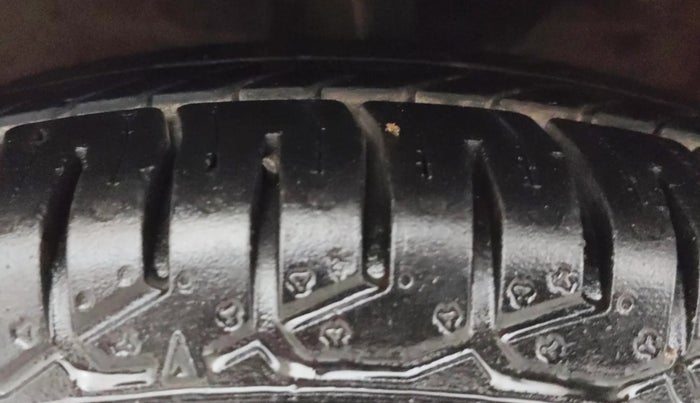 2013 Hyundai i10 SPORTZ 1.2, Petrol, Manual, 80,052 km, Left Front Tyre Tread