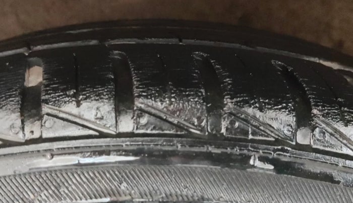 2013 Hyundai i10 SPORTZ 1.2, Petrol, Manual, 80,052 km, Right Rear Tyre Tread