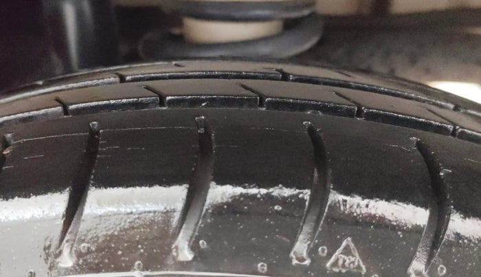 2019 Maruti Alto 800 LXI CNG, CNG, Manual, 86,040 km, Left Rear Tyre Tread