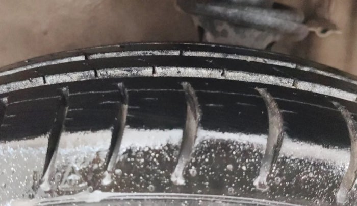 2019 Maruti Alto 800 LXI CNG, CNG, Manual, 86,040 km, Left Front Tyre Tread