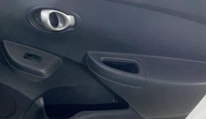 2018 Datsun Go T, Petrol, Manual, 30,428 km, Driver Side Door Panels Control