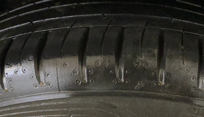 2021 MG HECTOR PLUS SHARP 2.0 DIESEL TURBO MT 6-STR, Diesel, Manual, 23,704 km, Right Rear Tyre Tread