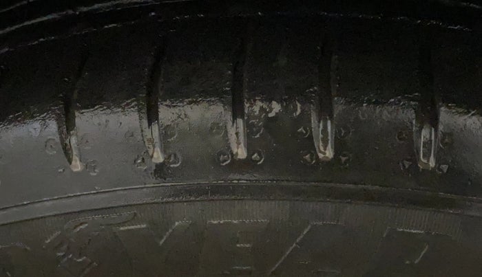 2021 MG HECTOR PLUS SHARP 2.0 DIESEL TURBO MT 6-STR, Diesel, Manual, 23,704 km, Left Front Tyre Tread