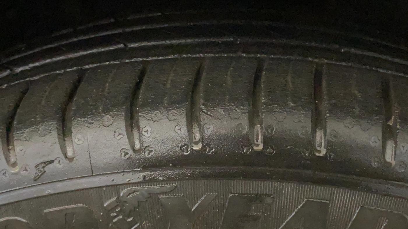 2021 MG HECTOR PLUS SHARP 2.0 DIESEL TURBO MT 6-STR, Diesel, Manual, 400 km, Right Front Tyre Tread