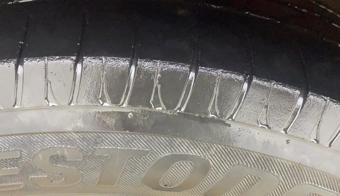 2015 Hyundai Grand i10 SPORTZ 1.2 KAPPA VTVT, CNG, Manual, 1,32,775 km, Left Front Tyre Tread