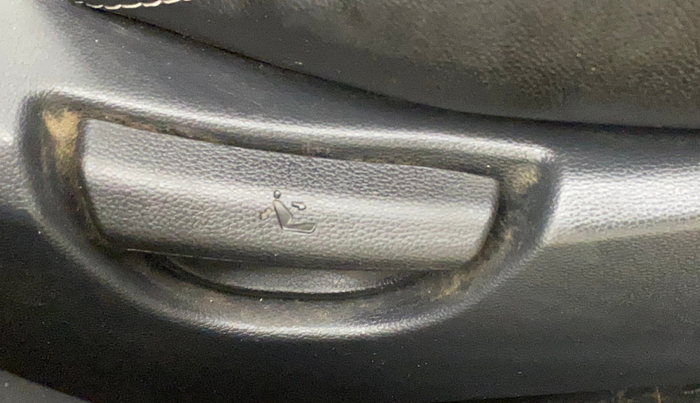 2015 Hyundai Grand i10 SPORTZ 1.2 KAPPA VTVT, CNG, Manual, 1,32,775 km, Driver Side Adjustment Panel