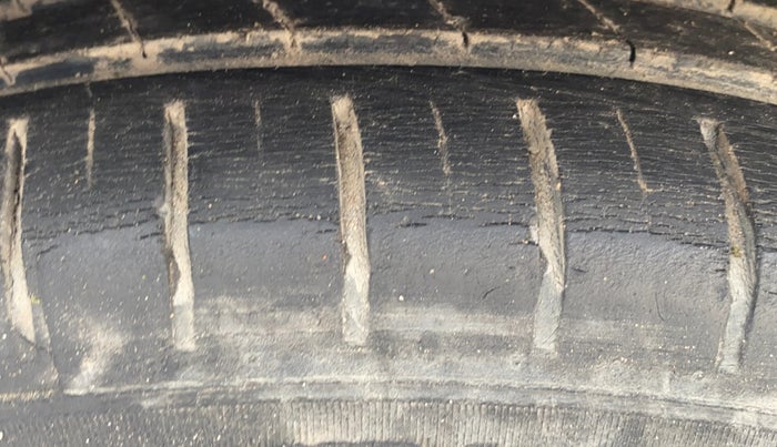 2018 Maruti Ciaz ALPHA 1.4 PETROL, Petrol, Manual, 1,08,199 km, Left Front Tyre Tread