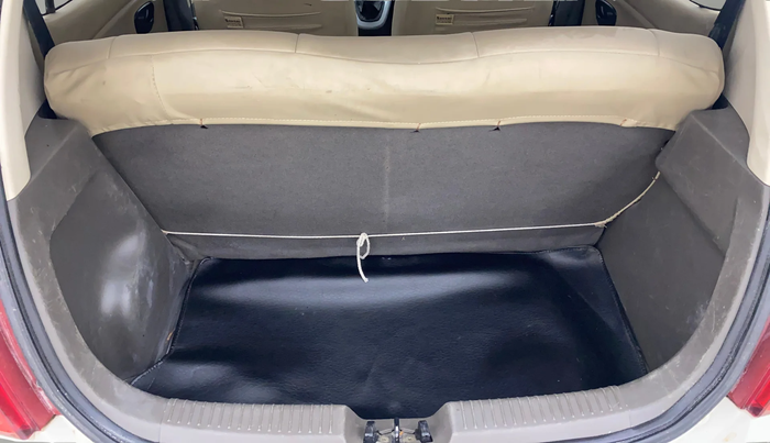 2014 Hyundai i10 MAGNA 1.1, Petrol, Manual, 81,538 km, Boot Inside