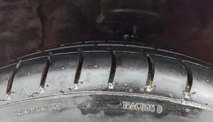 2016 Hyundai Grand i10 ASTA 1.2 KAPPA VTVT, Petrol, Manual, 30,330 km, Left Front Tyre Tread