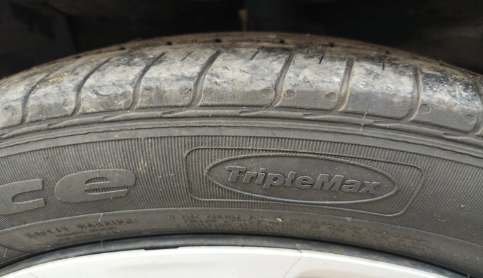 2015 Maruti Ertiga VDI SHVS, Diesel, Manual, 71,213 km, Right Rear Tyre Tread