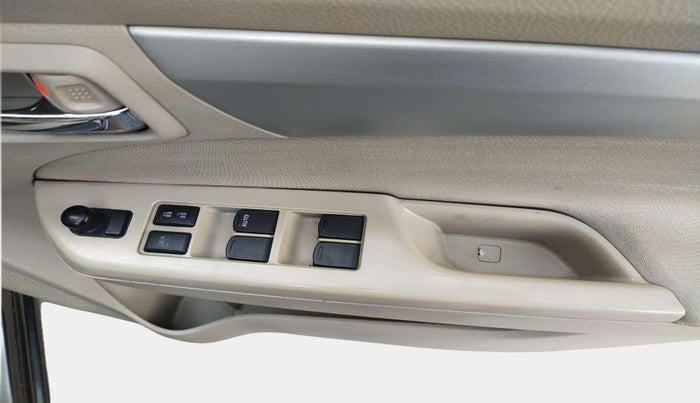 2015 Maruti Ertiga VDI SHVS, Diesel, Manual, 71,213 km, Driver Side Door Panels Control