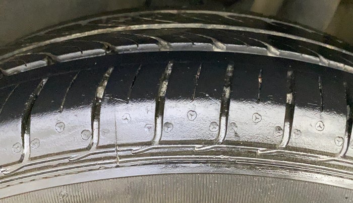 2018 Maruti Swift ZXI AMT, Petrol, Automatic, 73,805 km, Left Rear Tyre Tread