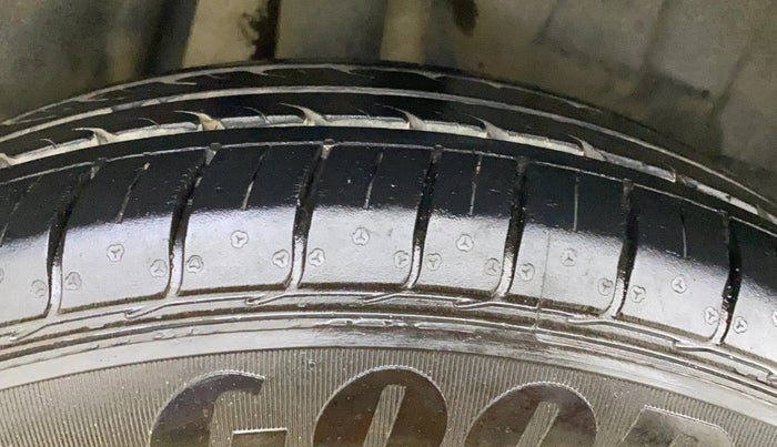 2018 Maruti Swift ZXI AMT, Petrol, Automatic, 73,805 km, Right Rear Tyre Tread