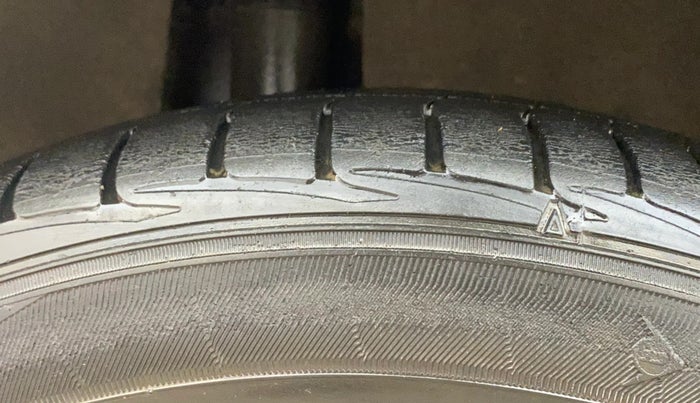 2019 Volkswagen TIGUAN HIGHLINE TDI AT, Diesel, Automatic, 1,11,433 km, Right Rear Tyre Tread