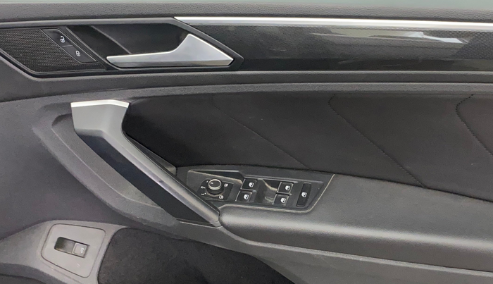 2019 Volkswagen TIGUAN HIGHLINE TDI AT, Diesel, Automatic, 1,11,433 km, Driver Side Door Panels Control